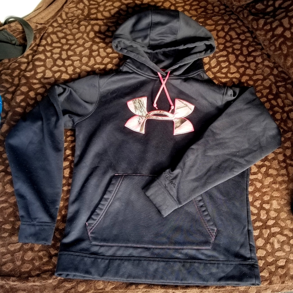 Ladies medium under armour sweatshirt